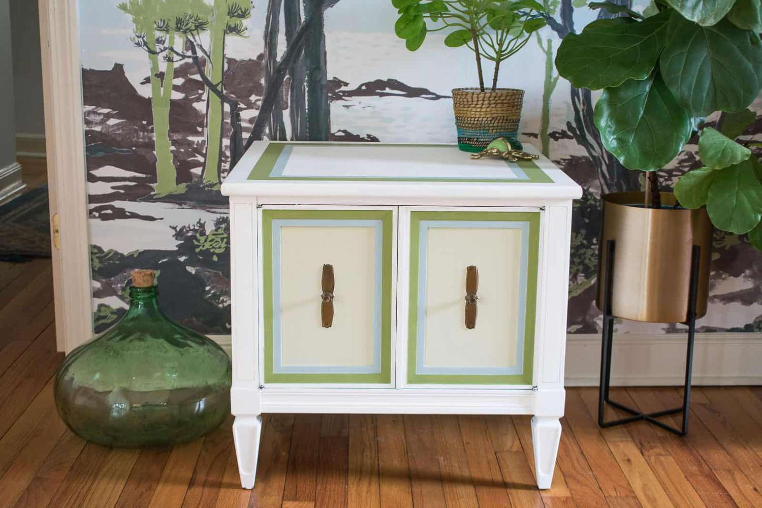 chalk paint furniture with buff effect